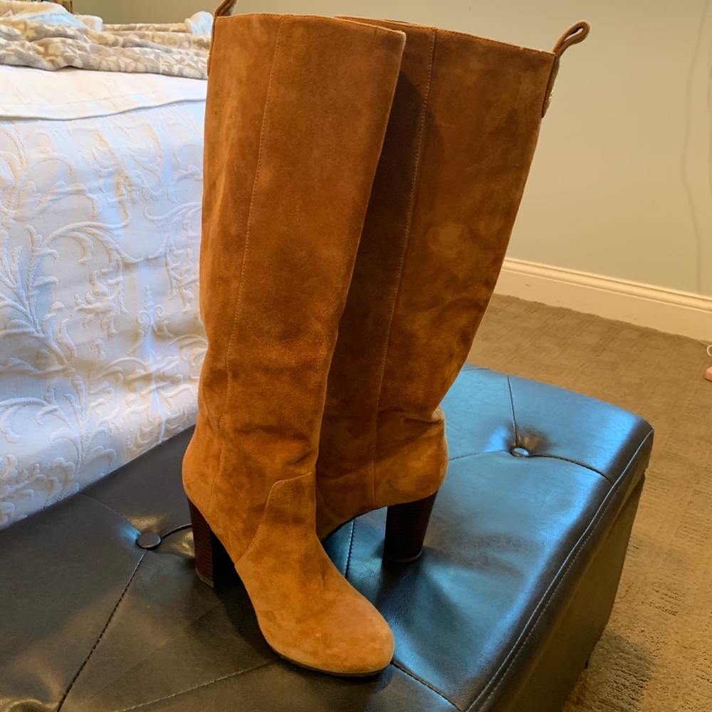 Elaine turner suede boots with a heel